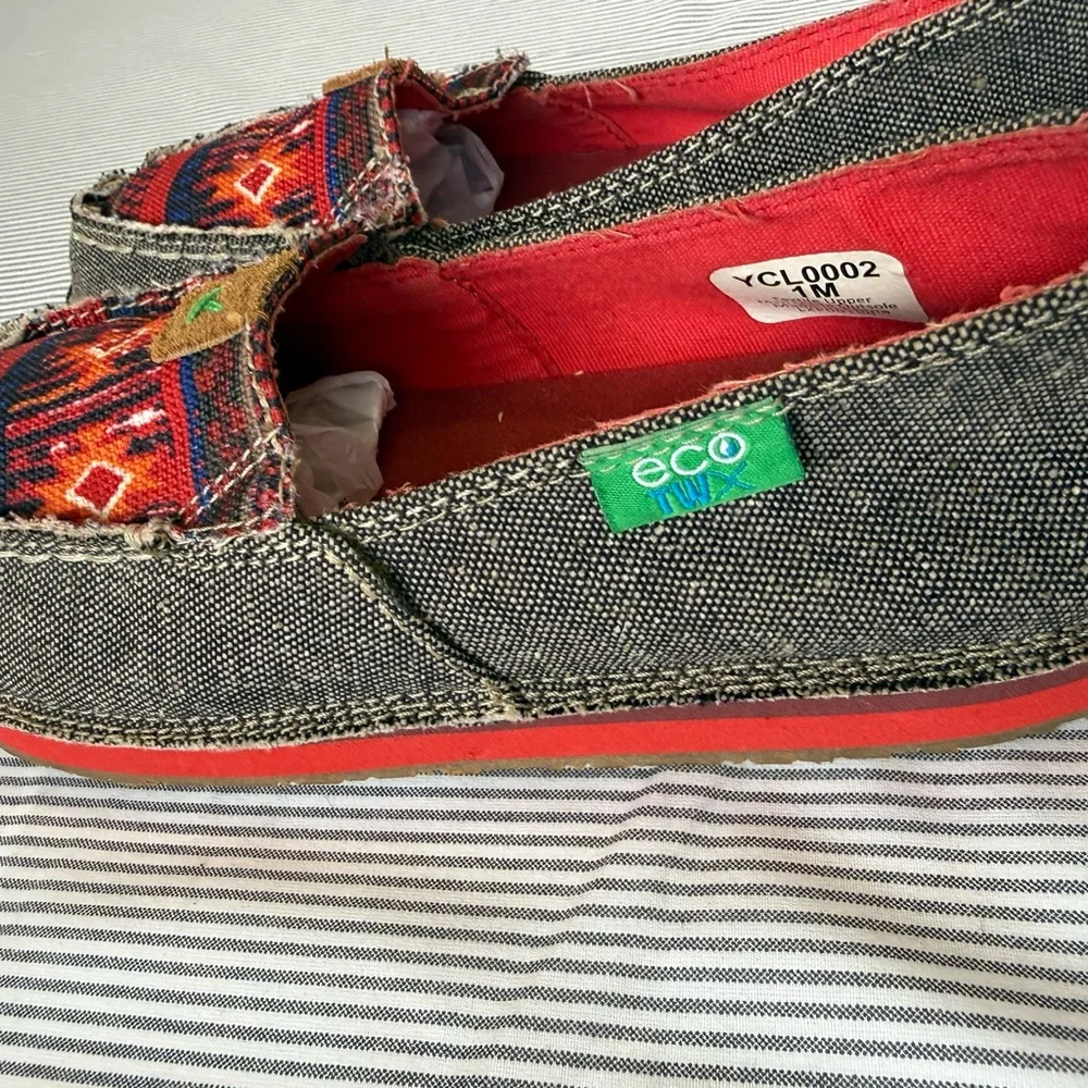 Kids twisted x Slip-On Shoes with Red Aztec Pattern